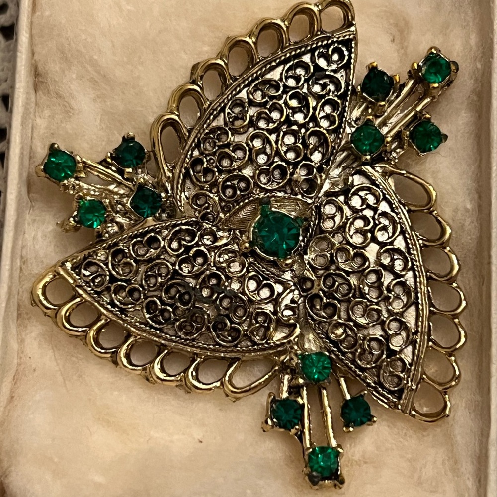 Vintage free form silver tone pin brooch with green faceted stones